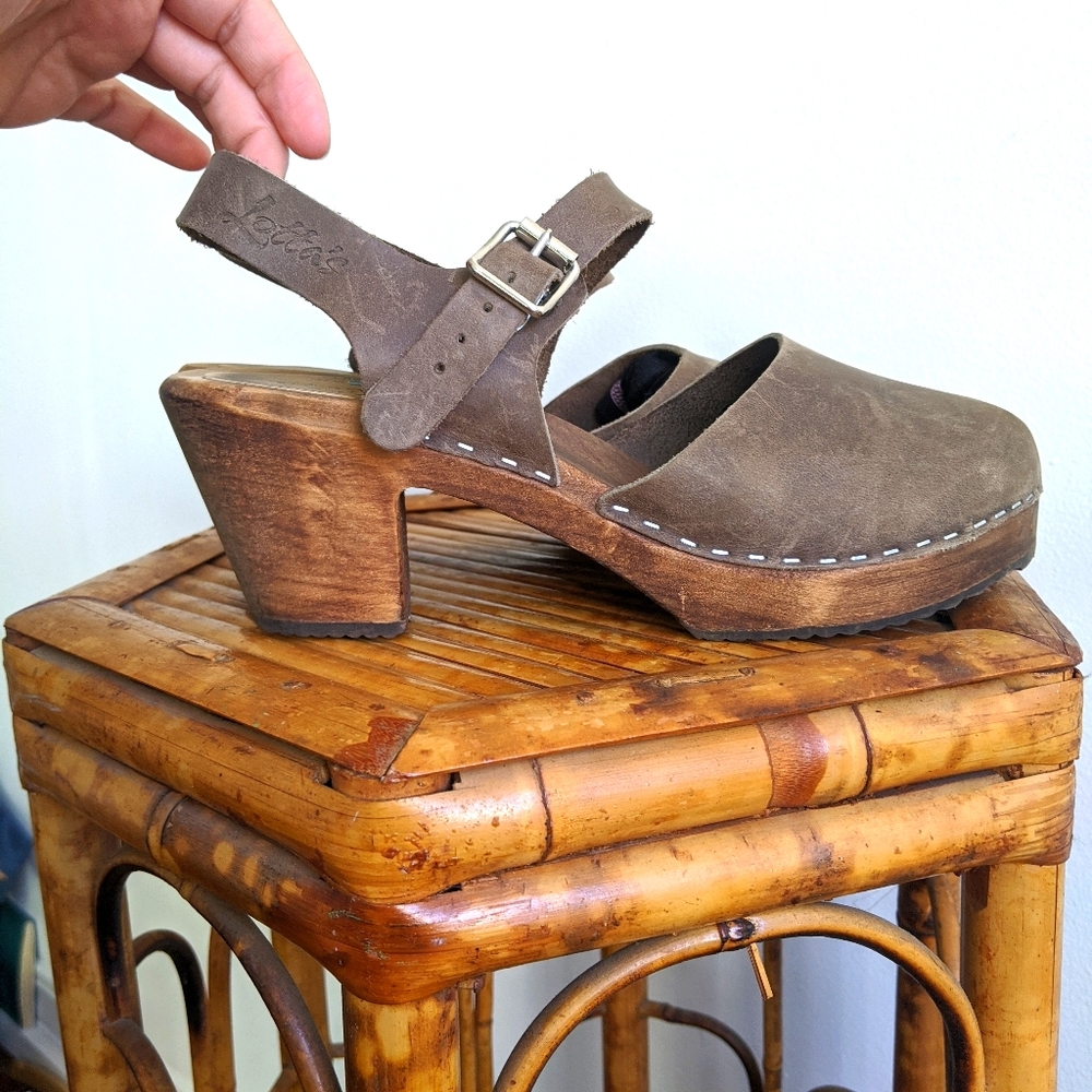 Clog shoe bootie